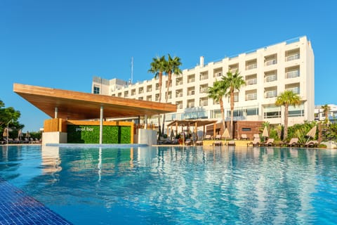 Poolside bar