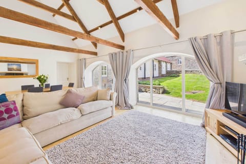 Blue Barn, Warenton - Host & Stay