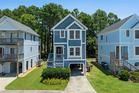 CL11M: Sandy Paws | Front Exterior