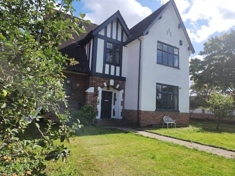 Charming Tudor White House Cottage  Room Apartment Old Trafford  Manchester 