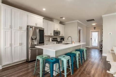 Island seating for 7