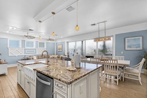 House, 5 Bedrooms | Interior