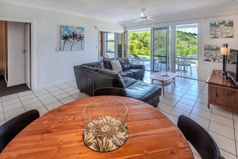 Open plan Living Poinciana 009