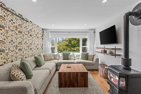 Stylish & Unique 2BR Stowe Condo: Newly Renovated! (6086)