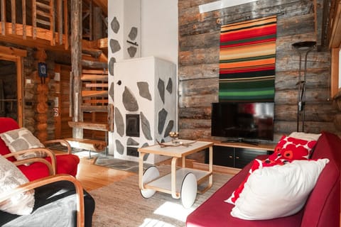Welcome to Villa Talvikolo, your peaceful escape in Ruka! This cozy 2-bedroom cabin sleeps up to 5 guests and features a traditional Finnish sauna, a warm fireplace, and a fully equipped kitchen.