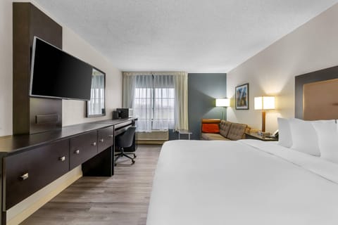 Suite, 1 King Bed with Sofa bed, Non Smoking | Pillowtop beds, desk, iron/ironing board, free cribs/infant beds