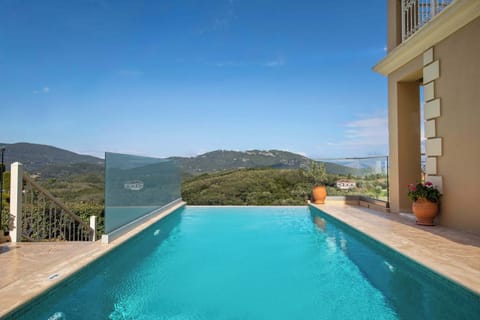 Private Villa Terrace with Breathtaking Mountain Scenery
A peaceful outdoor setting with panoramic hillside views, perfect for morning coffee, quiet reading, and slow Mediterranean moments surrounded by nature.