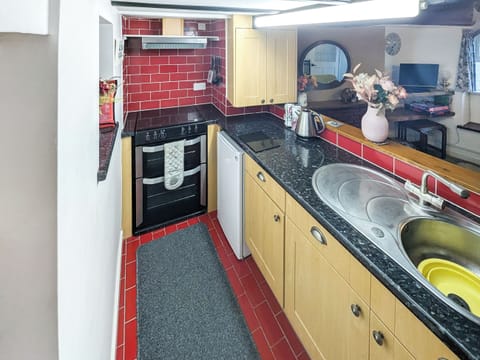 Kitchen area | Wee Cottage, Paignton