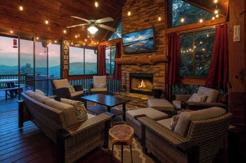 God's View - Entry Level Deck With Screened-In Porch