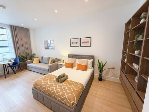 Bright open-plan studio flat near St John’s Wood, Regent’s Park, Paddington