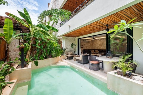 Area and facilities,Balcony / Terrace,Pool view