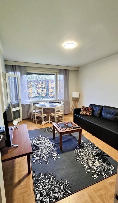 Apartment, 1 Bedroom, Hot Tub, Garden View | Living area
