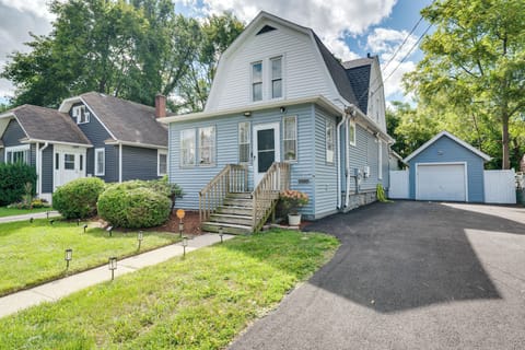 Elgin Vacation rental | 3BR | 2BA | 1,250 Sq Ft | 6 Steps to Enter