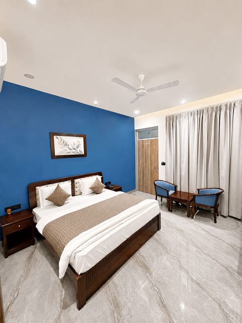 Superior Double Room, Mountain View | Minibar, blackout drapes, rollaway beds (surcharge), WiFi (free)