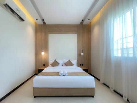 Standard Studio Suite | Premium bedding, memory foam beds, free WiFi, bed sheets