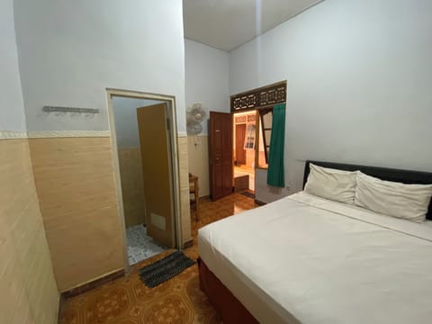 Deluxe Double Room | Free WiFi, bed sheets