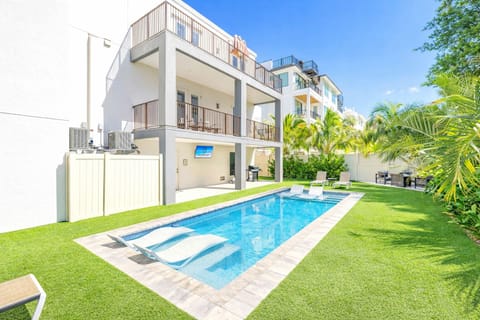 Siesta Key luxury vacation rental with 3BR, large private balconies, private beach and shared pool.