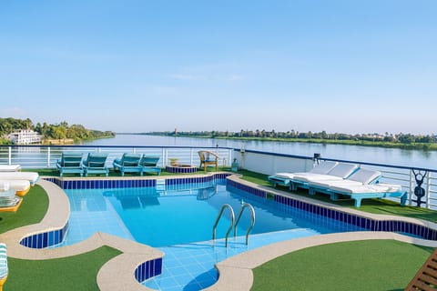Outdoor pool, pool umbrellas, sun loungers