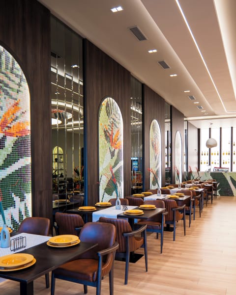 Breakfast, lunch, dinner served; garden views