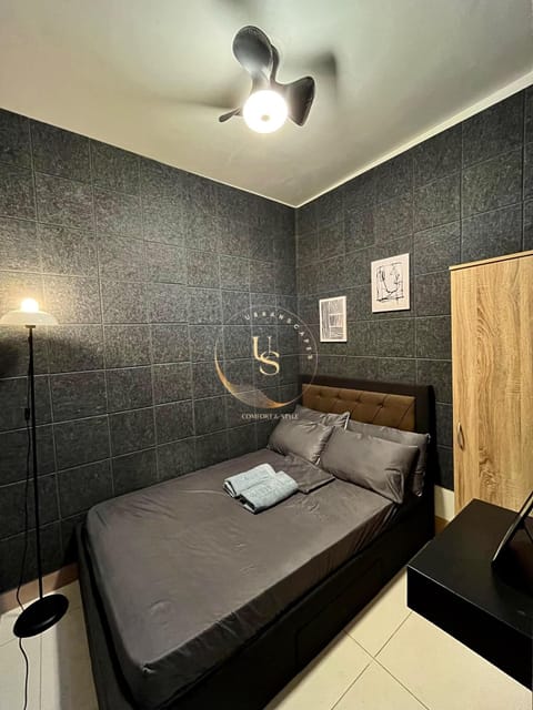 room photo with double bed, closet and vanity table. Towels provided