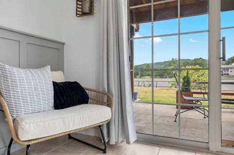 Studio, 1 King Bed, Patio, Garden View (The Chic Retreat) | Living area | 42-inch flat-screen TV with digital channels