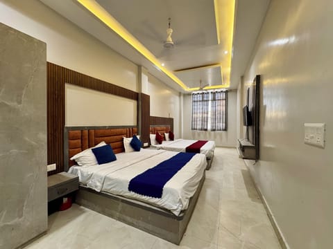 Family Double Room | Soundproofing, free WiFi, bed sheets