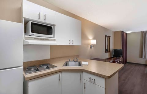 Studio, 2 Double Beds, Non Smoking | Private kitchen | Full-size fridge, microwave, stovetop, coffee/tea maker