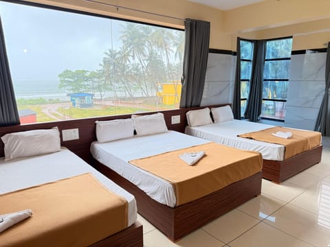 Double or Twin Room, Bay View | Living area