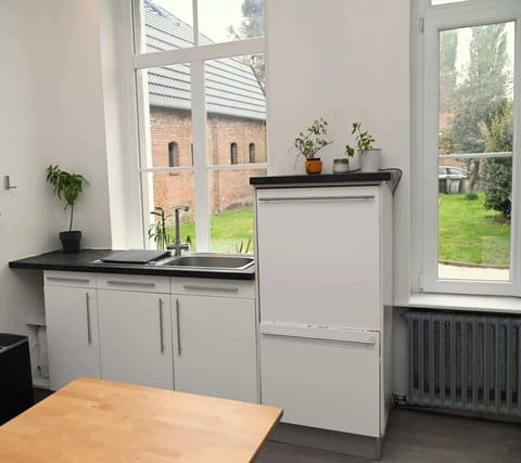 Première cuisine. Cuisine du Duplex du  Domaine au Rez-de-chaussée avec tous les équipements nécessaires.