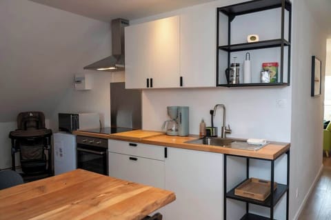 Deuxième cuisine. Cuisine entière du 2ème étage avec tous les équipements nécessaires.