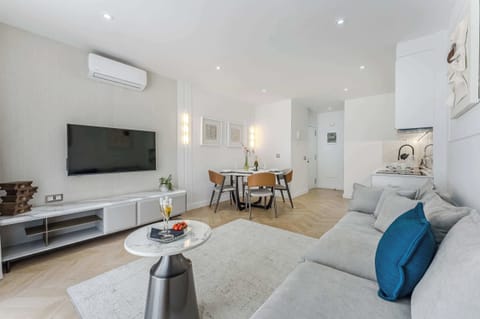 Sophisticated Lounge and Dining Area – Unwind in Plush Seating and Enjoy Meals Around a Designer Table