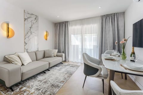 Modern Lounge & Dining – Relax in Style with Designer Sofas and Elegant Table Setup