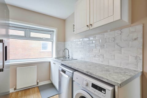 Carrville Apartment, Durham - Host & Stay