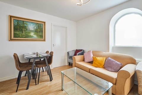 Carrville Apartment, Durham - Host & Stay