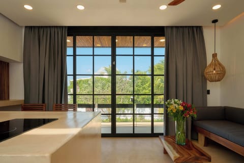 Deluxe Suite | Living room | Flat-screen TV, Netflix, streaming services