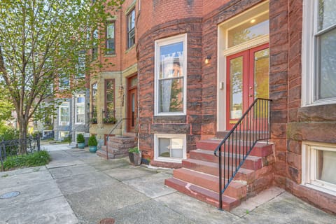 Baltimore Vacation Rental | 3BR | 1BA | 2,700 Sq Ft | Stairs Required