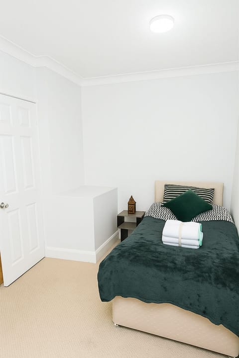 Comfort Single Room | Bathroom | Soap, shampoo, toilet paper