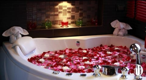 L01 Bangla Suites, Modern Studio On Bangla Road (6572)