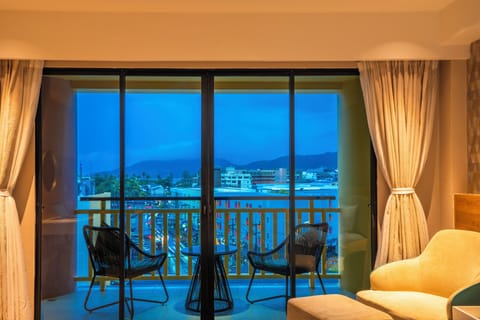 Deluxe Double Room (City View) | Free WiFi, bed sheets