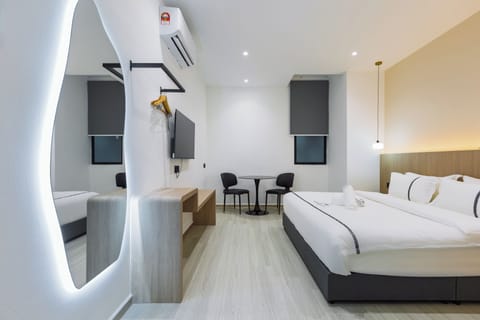 Deluxe Room, 1 King Bed, Non Smoking | Free WiFi