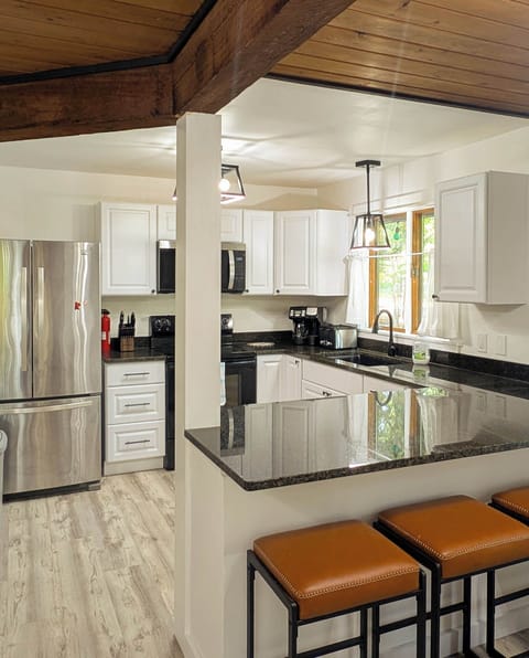 Family House | Private kitchen | Full-size fridge, microwave, oven, stovetop