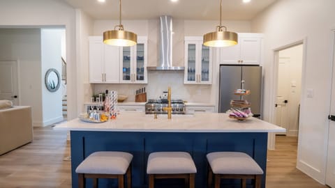 Chef-ready kitchen with ZLINE stove and Samsung fridge — perfect for groups in town for Cowboys or concert weekends.