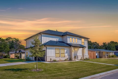 Welcome to your Arlington getaway — steps from AT&T Stadium, Globe Life Field, and Texas Live! This spacious estate offers free parking, a private entrance, and a perfect location for Cowboys games, concerts, and Arlington events