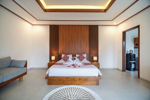 Honeymoon Villa, Pool View | Desk, laptop workspace, free WiFi