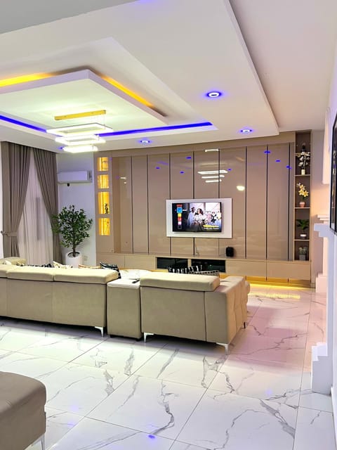 Economy Apartment, Balcony, City View | Living area