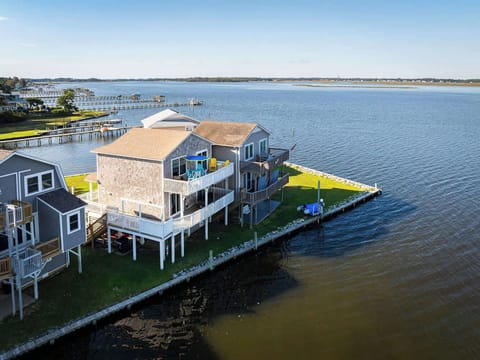 That's What Sea Said (Pet-Friendly Home w/ stunning views of Kitty Hawk Bay)

Water Views, Sunsets and Much More!