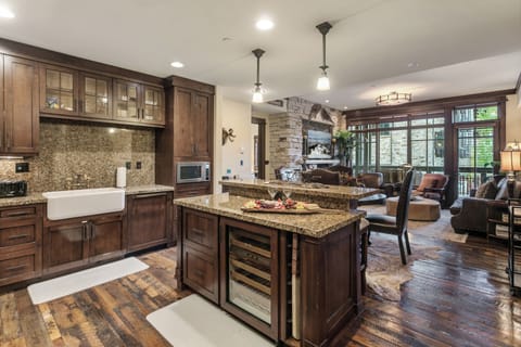 Condo, 2 Bedrooms | Interior