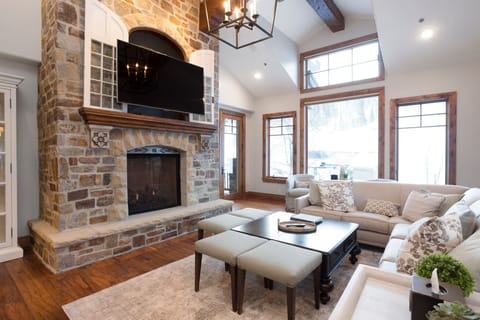 Condo, 5 Bedrooms | Living area | Smart TV