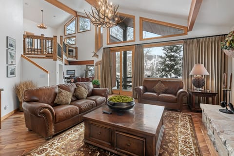 Condo, 4 Bedrooms | Living area | Smart TV