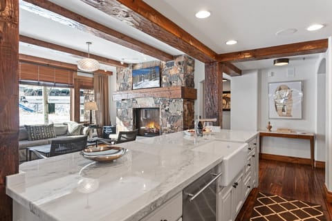Condo, 4 Bedrooms | Interior